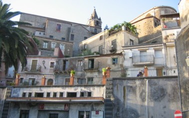 <strong>Castiglione di Sicilia</strong>. Paese pieno di storia e di leggende fu abitata dai Greci