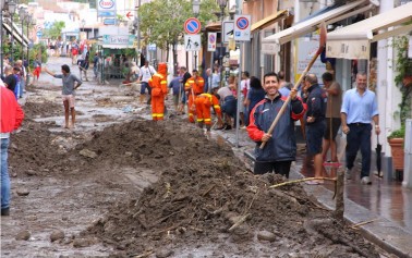 <strong>Lipari</strong>. Scuole allagate e un fiume di fango