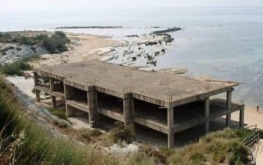 <strong>Scala dei Turchi</strong>, la Procura di Agrigento ordina la demolizione dell’ecomostro