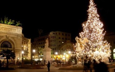 <strong>Palermo</strong>: sindaco Orlando accende l’albero pedalando