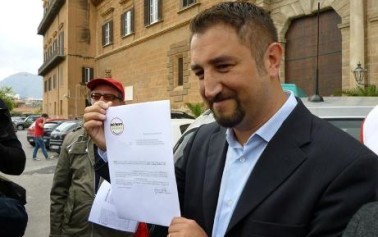 <strong>Giancarlo Cancelleri</strong>: il nostro stipendio eccedente i 5000 euro al microcredito