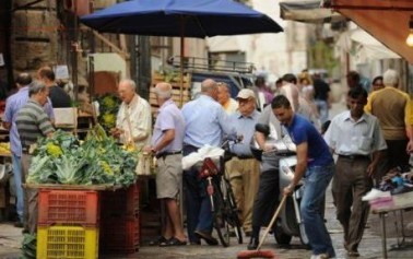 <strong>Nei mercati di Palermo</strong>: Berlusconi è “u megghiu”, Monti è un “pupiddu”, Bersani è antipatico, Grillo “nà cosa nova”