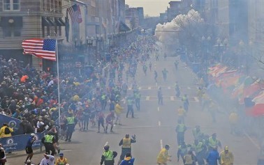 Esplosioni alla maratona di Boston, la <strong>diretta video</strong>