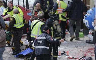 <strong>Boston</strong>, attentato alla maratona. Chiuso lo spazio aereo