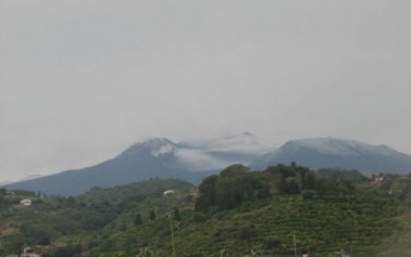 <strong>Violento temporale sull’Etna</strong>: neve sulla cima del vulcano