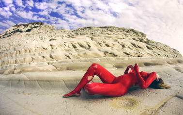 La Scala dei Turchi aiuta le donne