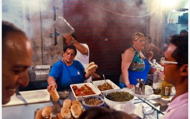 <strong>Luoghi, popoli, culture, tradizioni</strong>: Cucina da strada e comunicazione