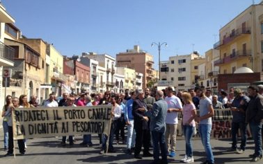 Il Presidente degli armatori mazaresi, Asaro, minaccia il suicidio. Solidarietà di Tumbiolo