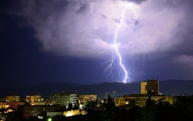 Maltempo e fulmini: come proteggersi nelle zone più a rischio